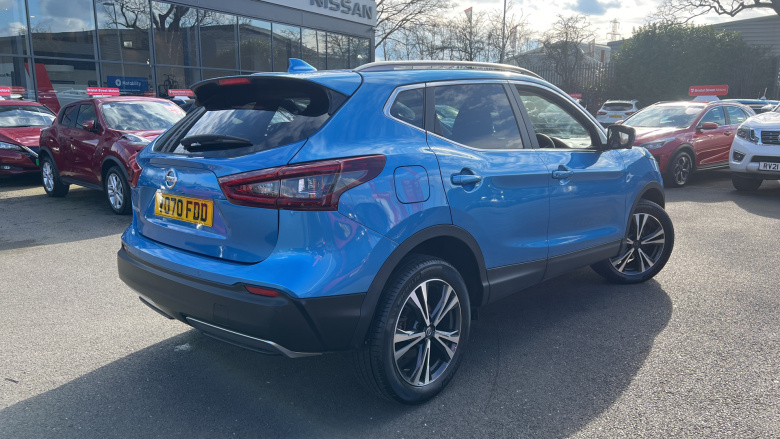 Nissan Qashqai 1.3 DiG-T N-Connecta 5dr [Glass Roof Pack] Petrol Hatchback
